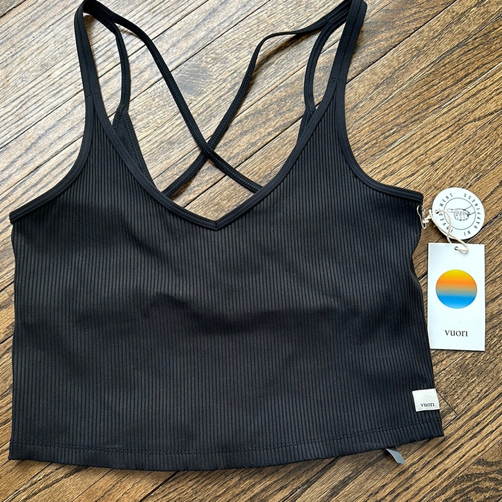 Vuori Black Ribbed Crop Top large